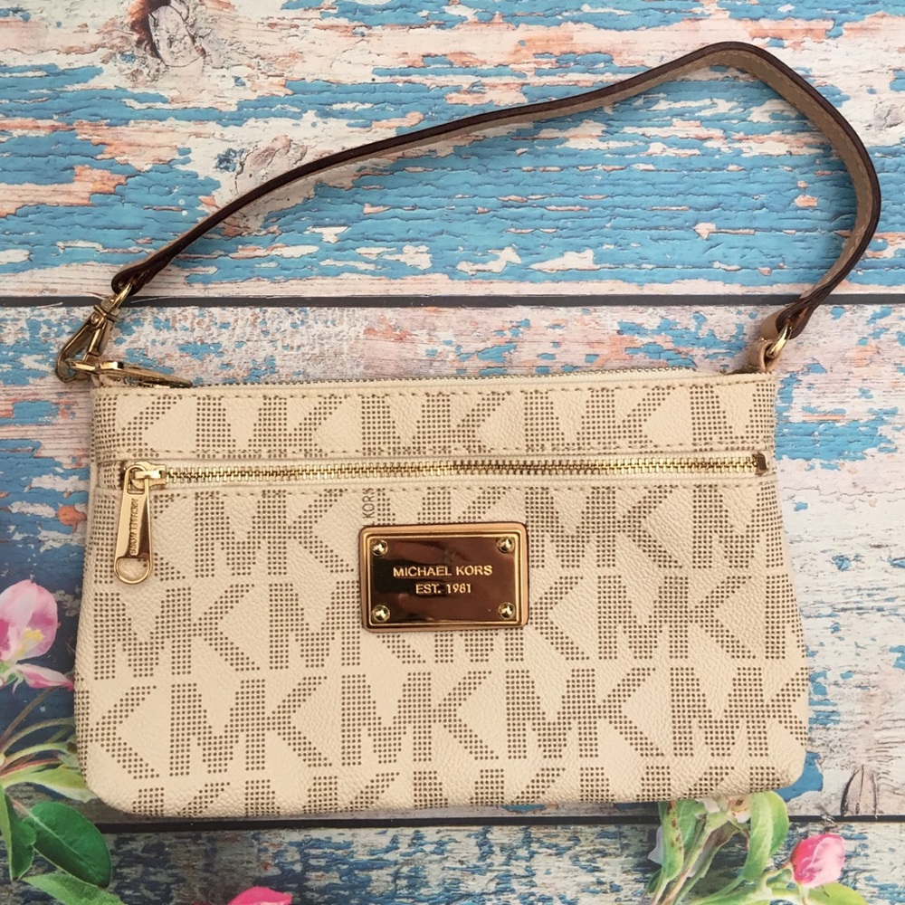 🌸 SALE! Michael Kors Mini Bag/ Wristlet!